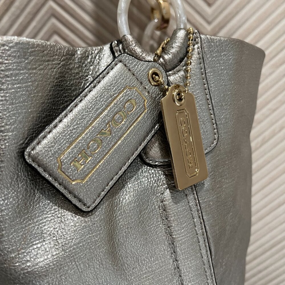 Coach Shoulder Bag M1073-16815 Silver leather, Gold Tone hardware